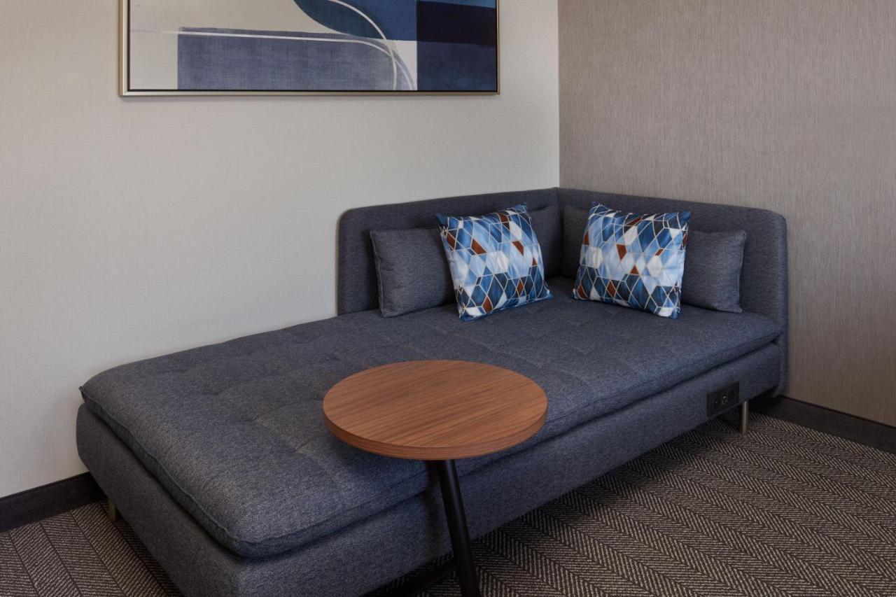 Courtyard By Marriott Kitchener Hotel Eksteriør billede