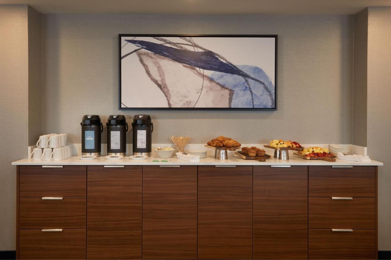 Courtyard By Marriott Kitchener Hotel Eksteriør billede